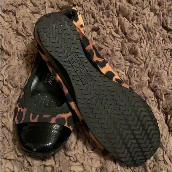 Kenneth Cole leopard flats for women - Picture 2 of 5